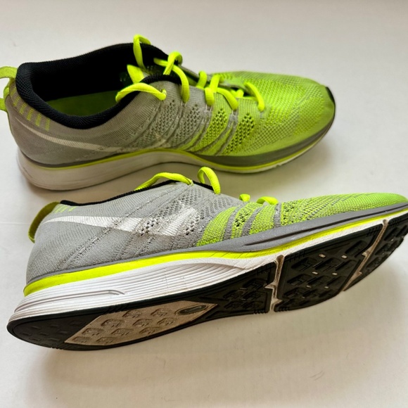 NIKE FlyKnit Trainer OG Mens size 10 Volt/Gray - Picture 4 of 4